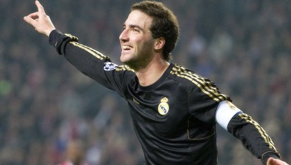 开云官网app-女子篮球加强战术多样化训练丰富比赛策略，女子篮球基础训练动作