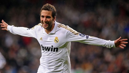 开云app-科里·简：用爆发力与迅捷的跑动冲破防线，展示无与伦比的边锋技艺