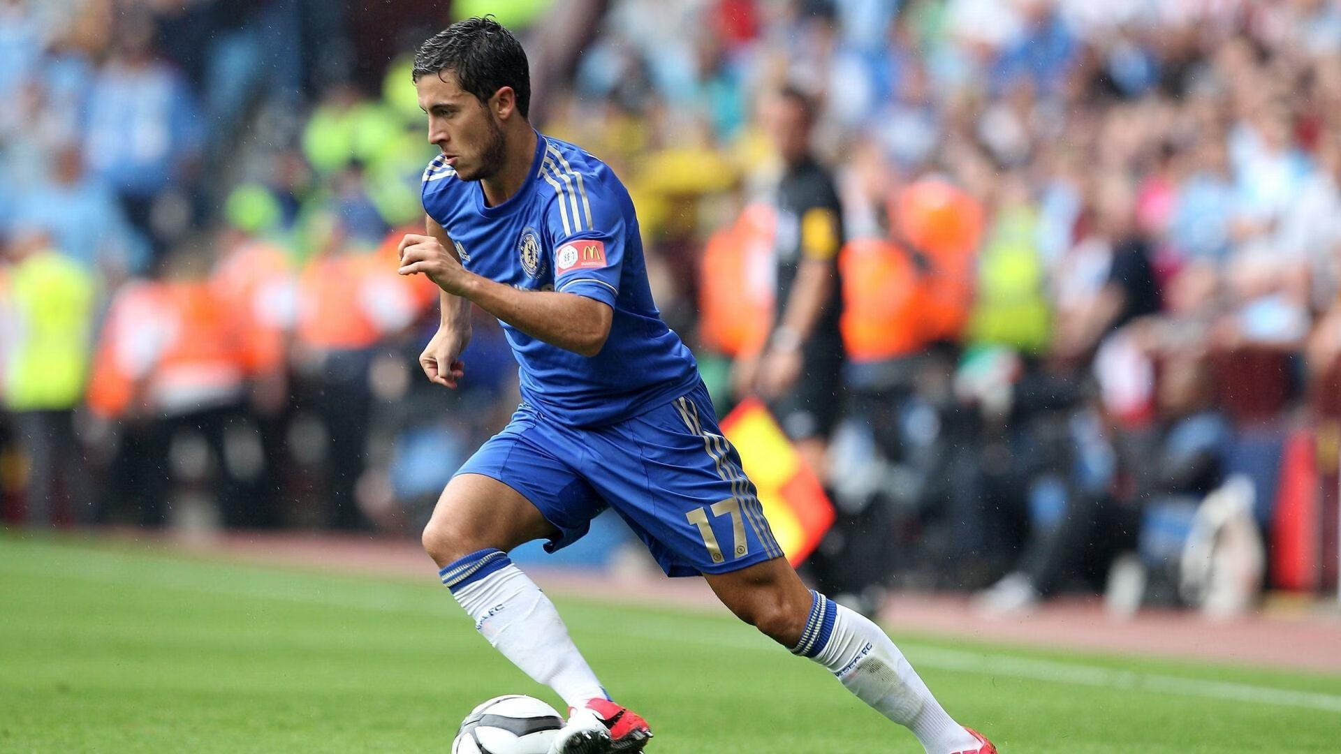 安东·李恩：凭借不懈的跑动和精准的传球，他为全黑队创造进攻机会