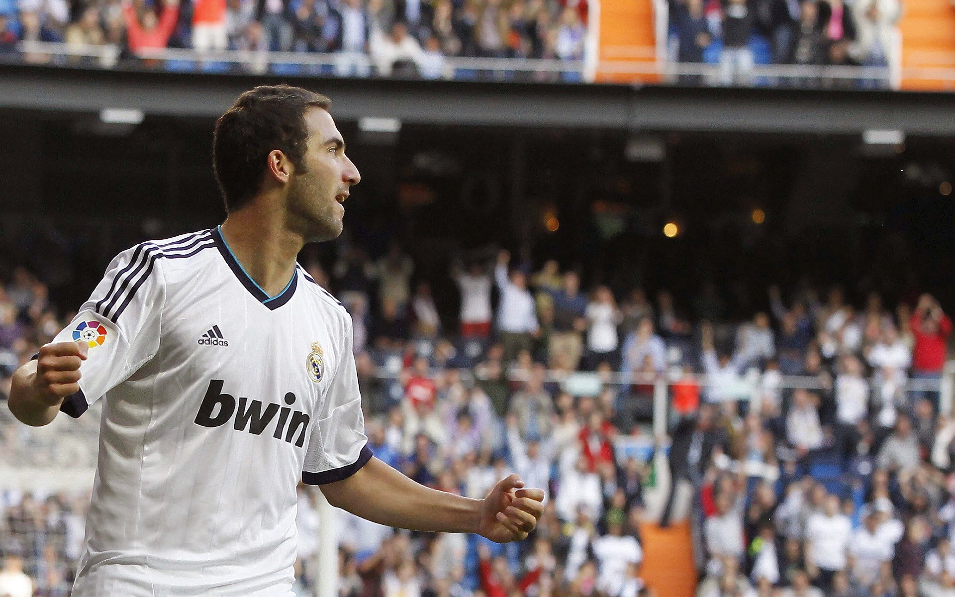 英超冲刺激烈：悬念持续升温，场场精彩！，英超争4